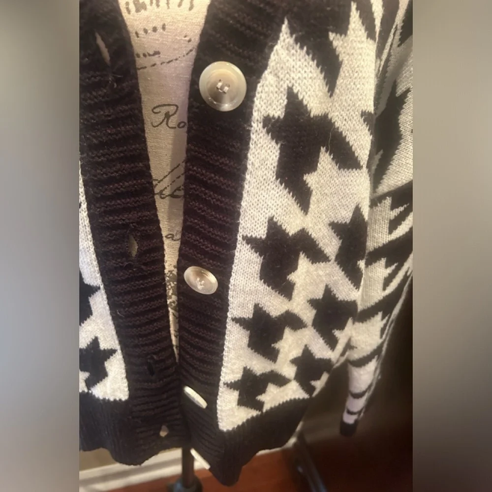 Black and White Sweater - Picture 3 of 3